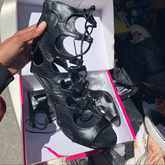 Heels - Picture 5 of 8